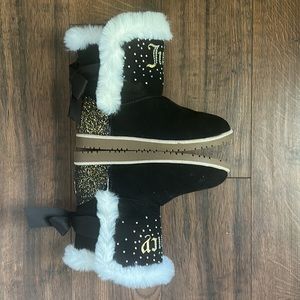 Juicy boots black with white fur